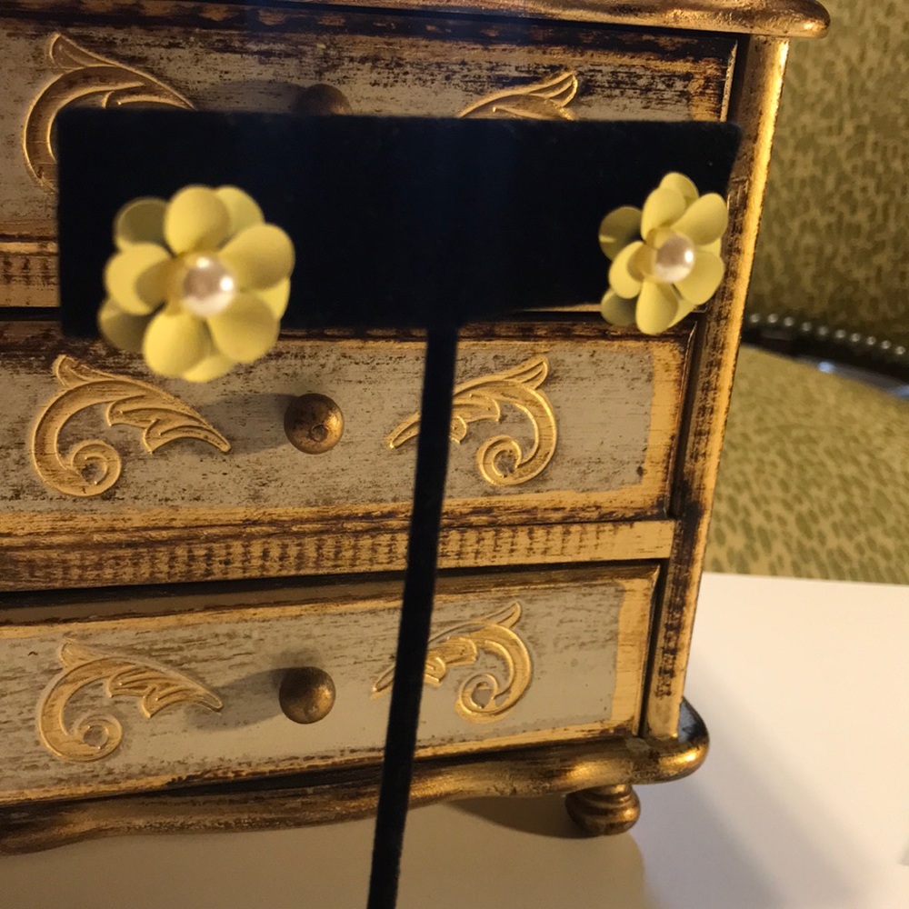 Yellow Daisy and Pearl Earrings